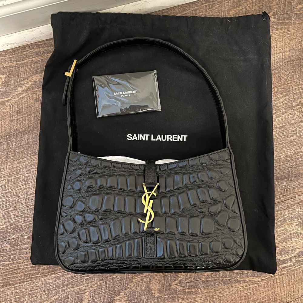 Saint Laurent 5 à 7 Shoulder Bag Black Croc